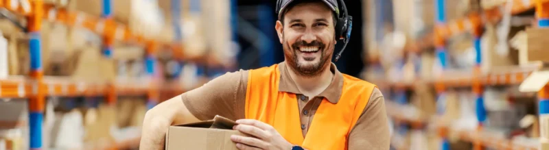 Distributionworker in warehouse