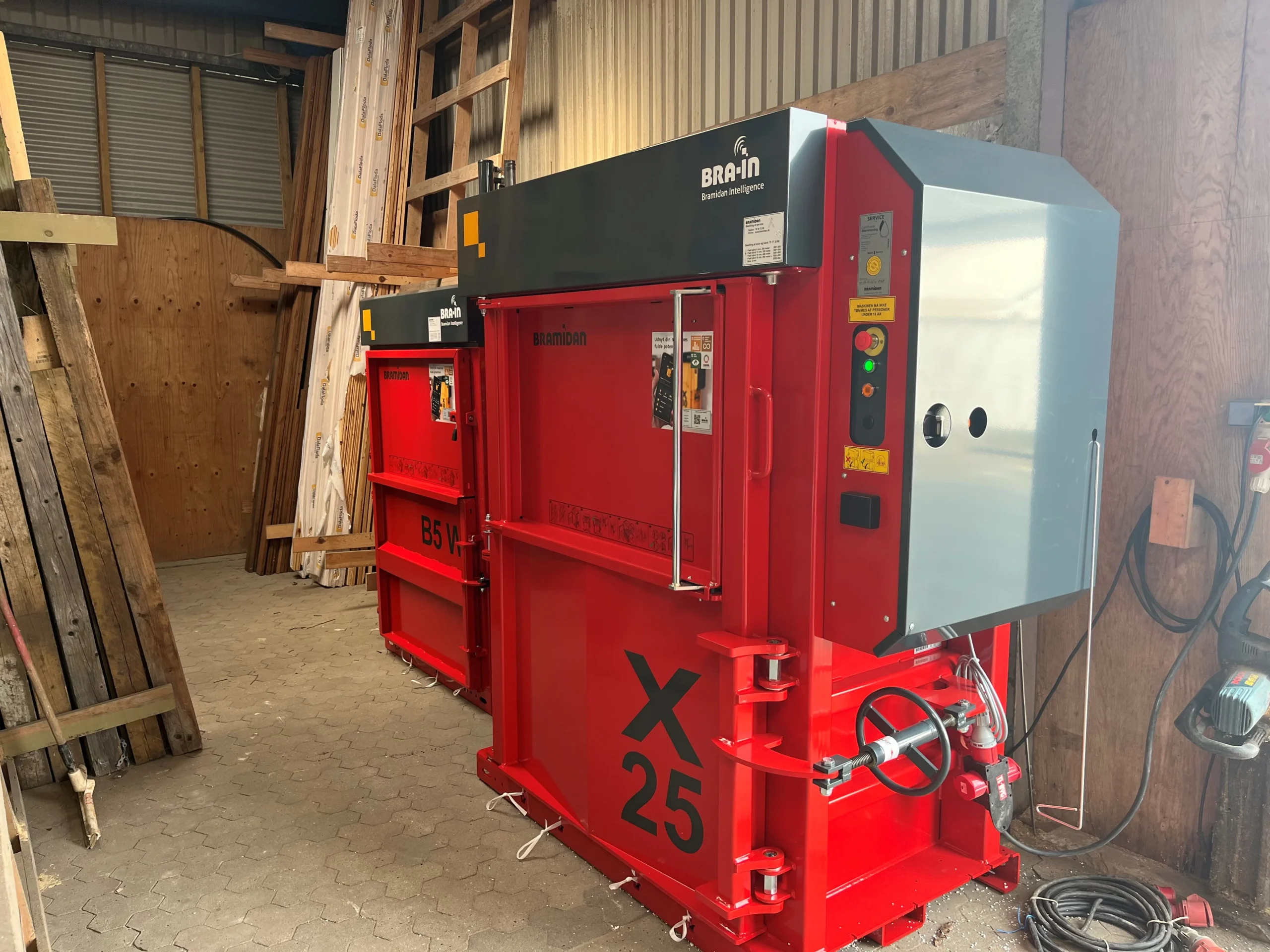 web-case-tl-byg-red-baler.jpg.~tmp