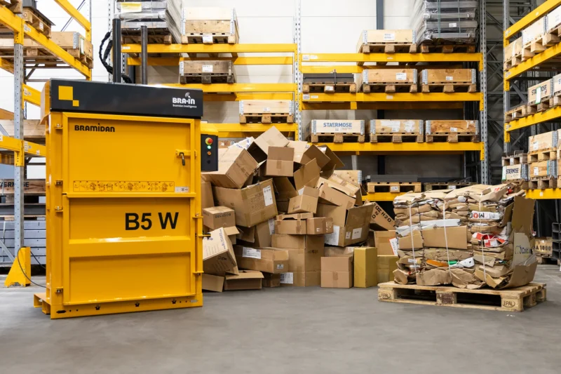 B5-Wide-baler-and-bale-8-2000x1333px.png