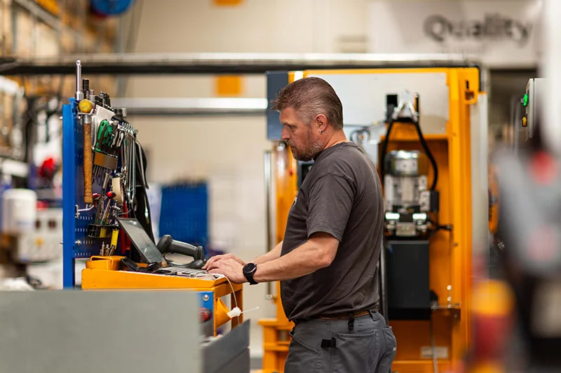 Assembly-employee-800x533px.jpg